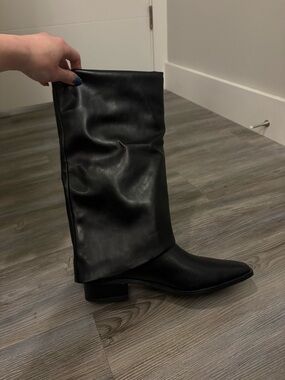 *NWOT* Classic Black Knee-High Women’s Boot